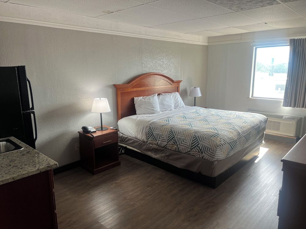 Home Place Suites Deluxe Single Room 7