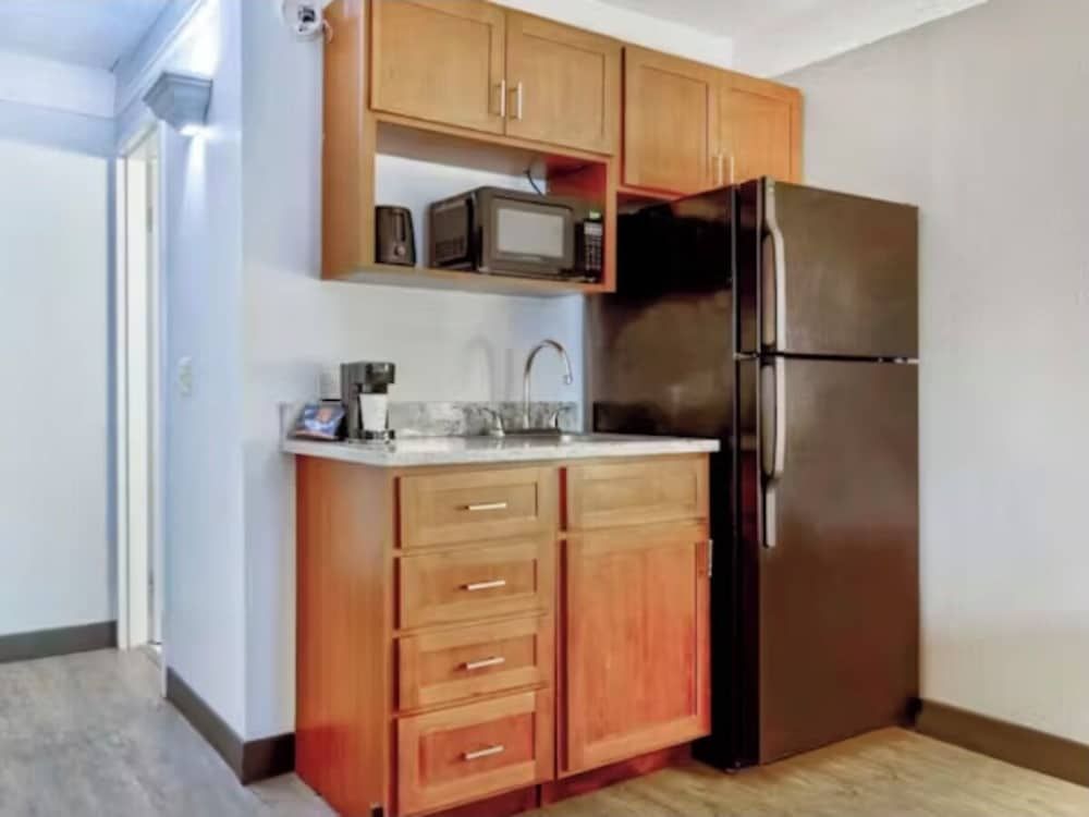 Home Place Suites Deluxe Double Room, 2 Queen Beds, Non Smoking, Kitchenette 5