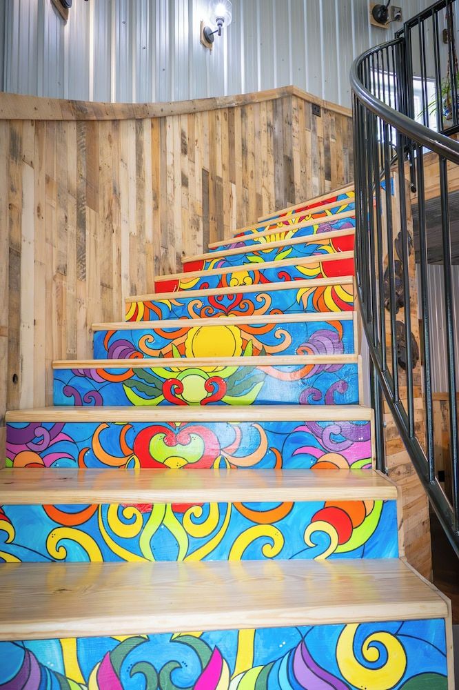 Hermann Grain Bins BNB Foghorn Leghorn 11