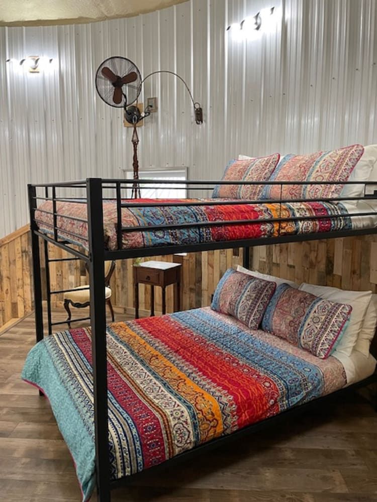 Hermann Grain Bins BNB Foghorn Leghorn 2