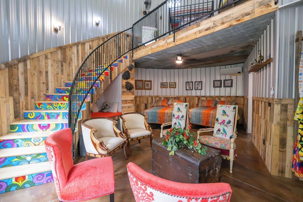 Hermann Grain Bins BNB Foghorn Leghorn 3