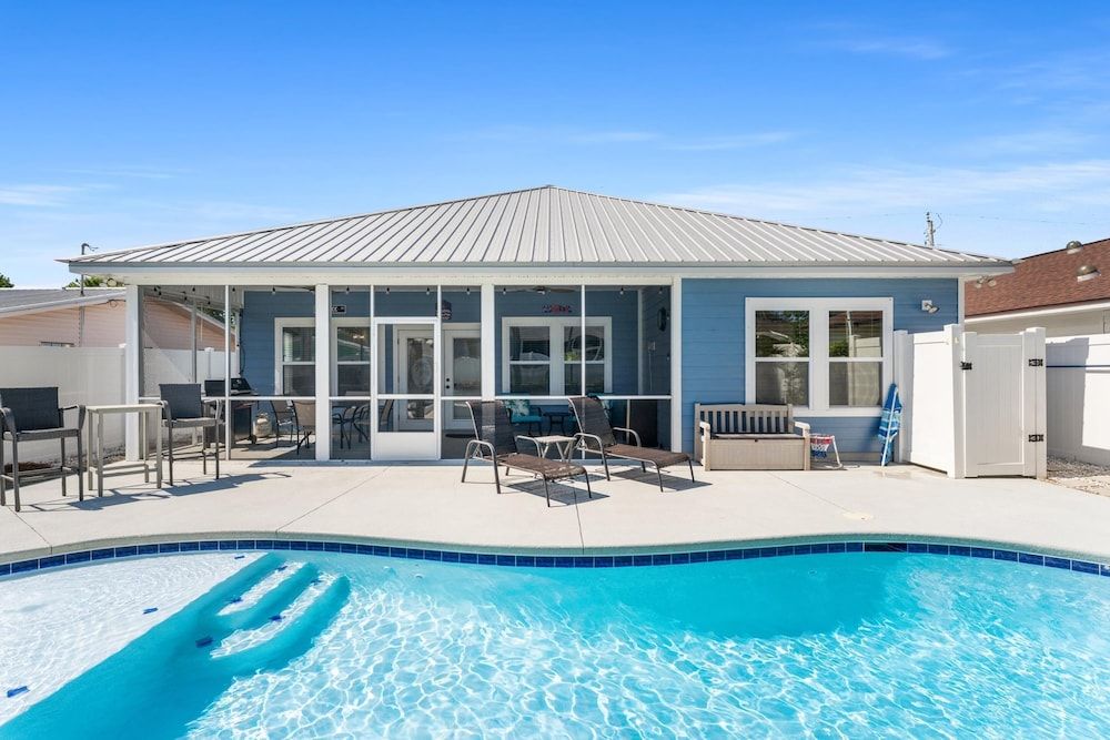House, Pool View