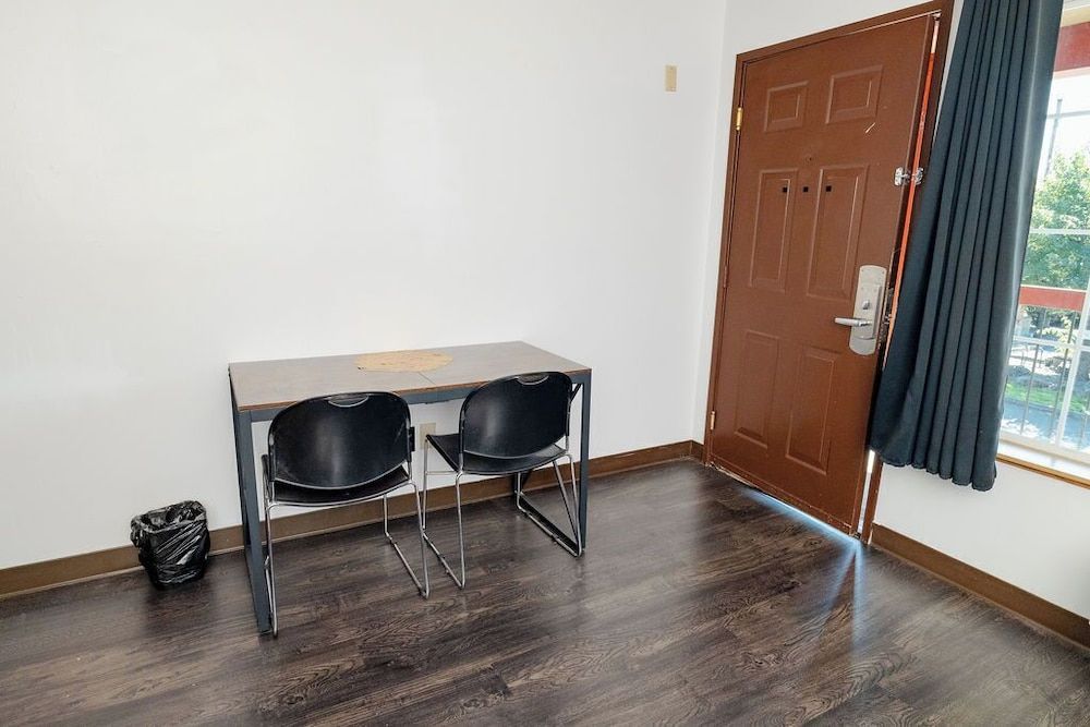 Rose City Inn and Suites Deluxe Double Room, 2 Queen Beds 4