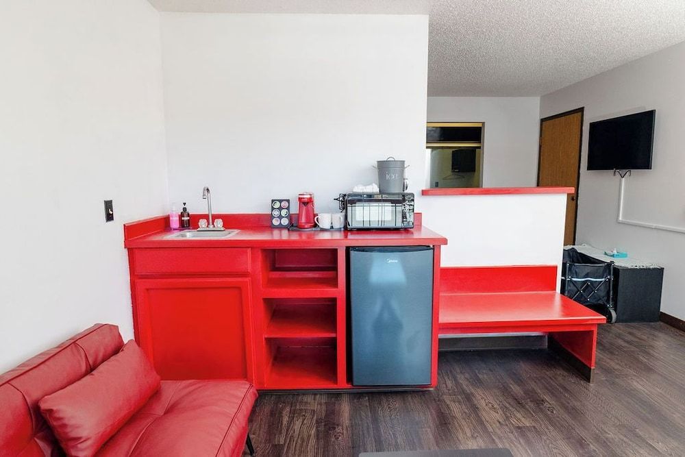 Rose City Inn and Suites Deluxe Double Room, 2 Queen Beds 2