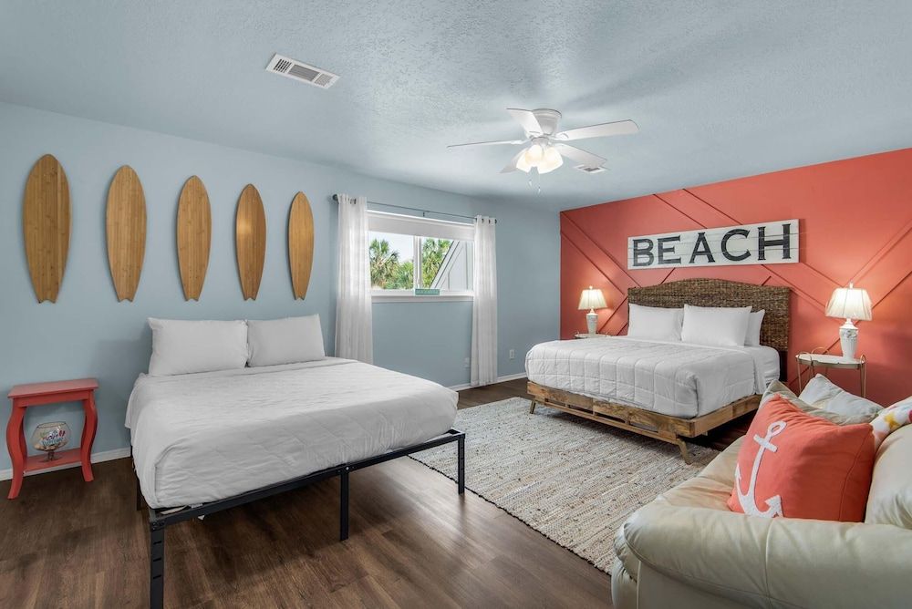 House, Multiple Beds (Tequila Sunrise on the Sound)