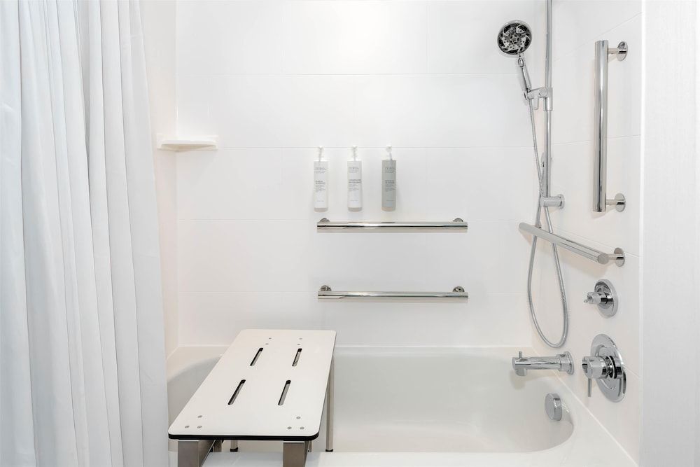 Hilton Garden Inn Cape Canaveral near Cocoa Beach Room, 2 Queen Beds, Accessible, Bathtub 6