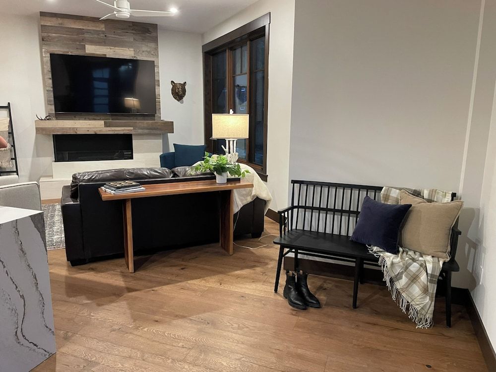 Luxury Condo, Kitchen, Partial Lake View