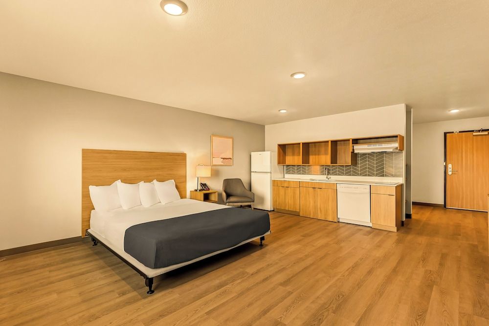LivAway Suites Salt Lake City-Draper Suite, 1 King Bed, Mobility Accessible, Non Smoking 3