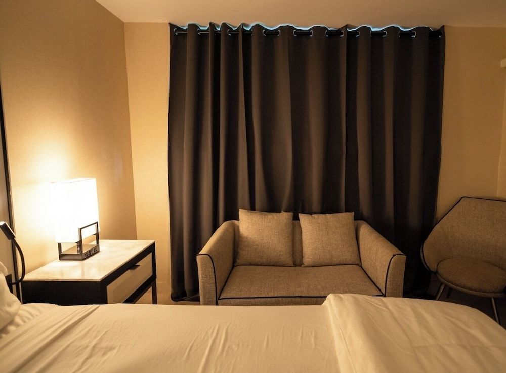 NOVA HOTEL BRONX Deluxe Room, 1 King Bed 17