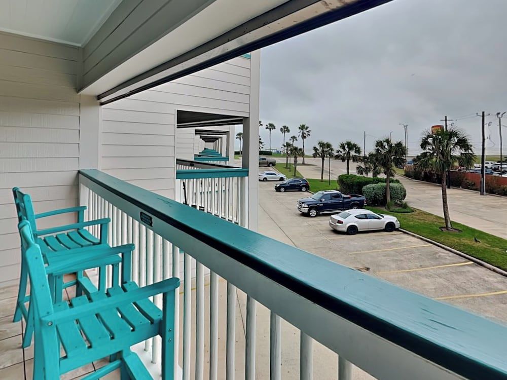 Condo (1 Bedroom)