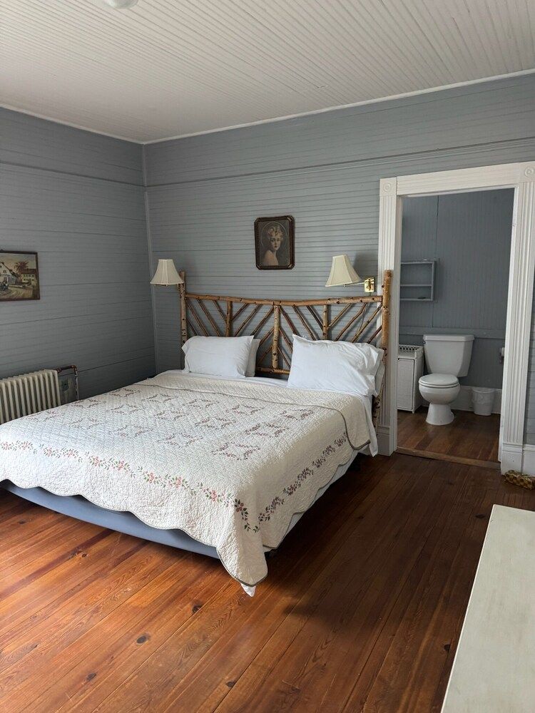 Balsam Mountain Inn Standard Room 4