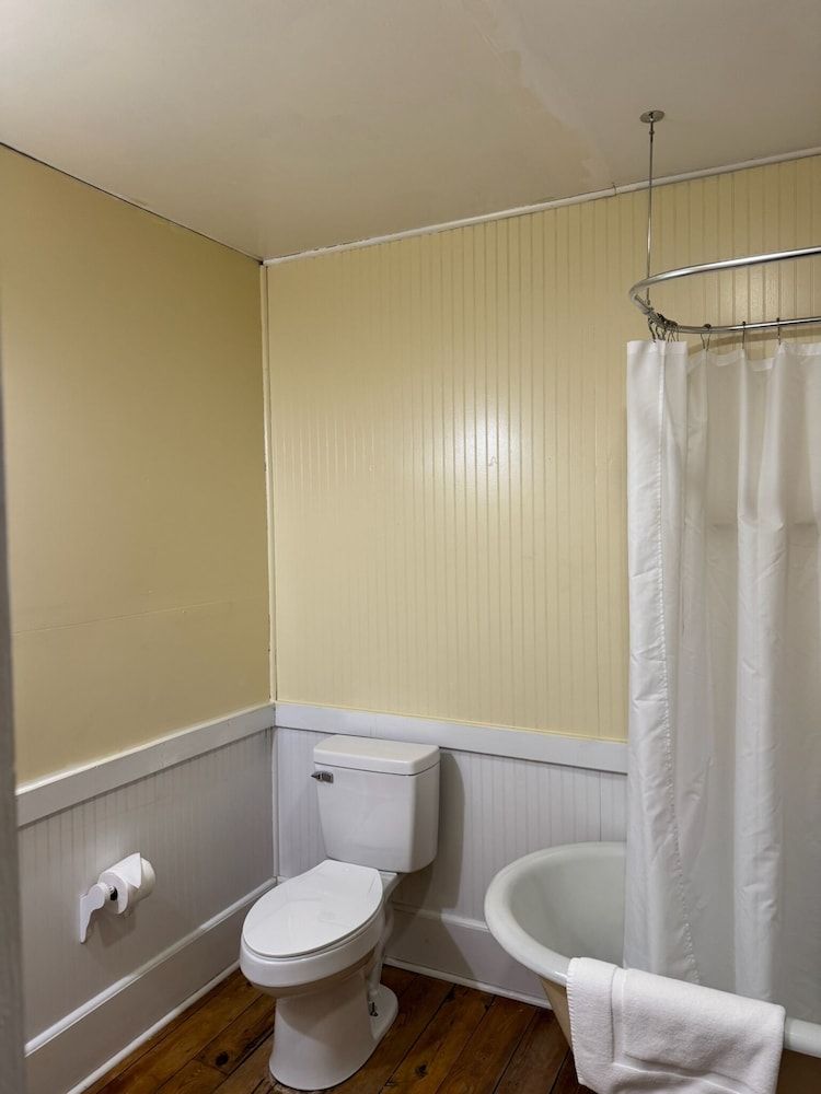 Balsam Mountain Inn Standard Room 10