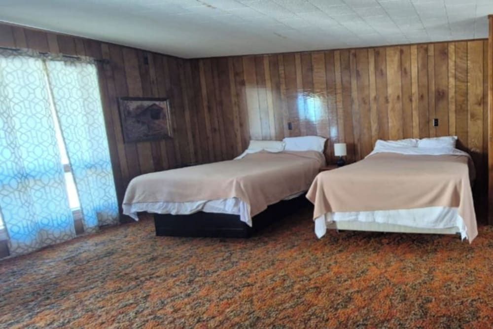 2 Queen Beds with Kitchenette Non-Smoking