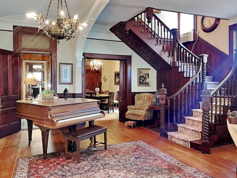 House (4 Bedrooms)