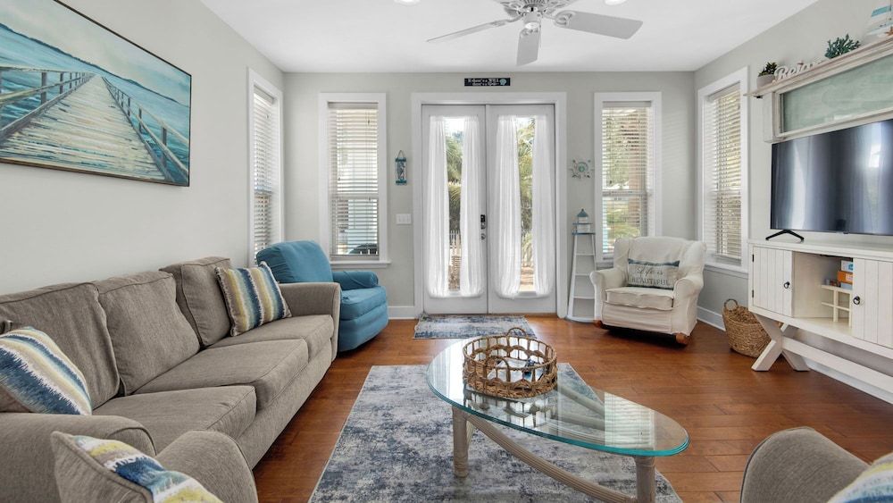 3BR Home in Seagrove Beach + Free Tickets: Bikes, Dolphin Cruise & More! House, Multiple Beds, Patio, Garden View (Walking on Waves) 18