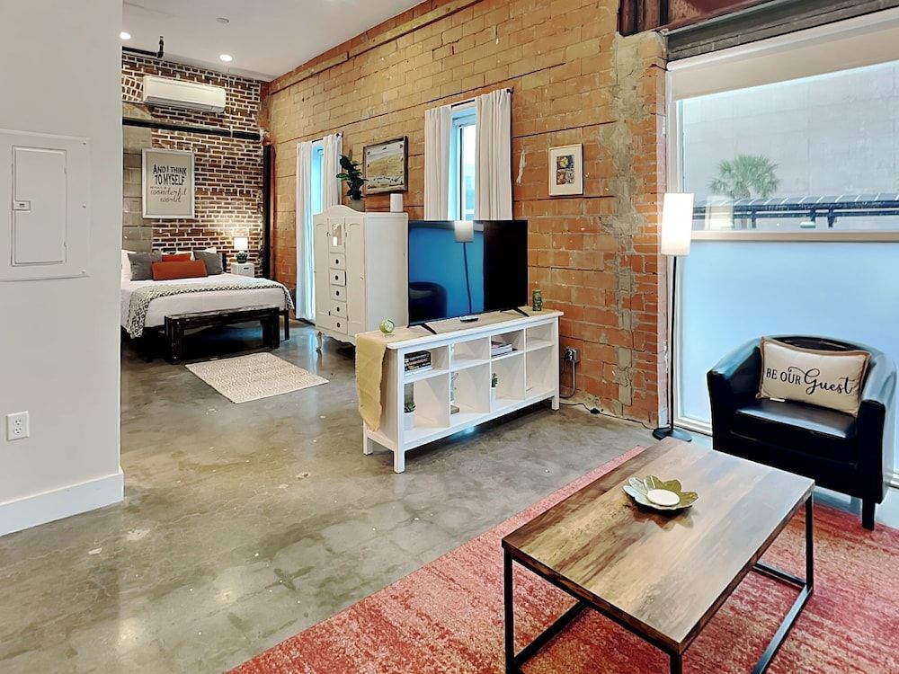Condo (1 Bedroom)