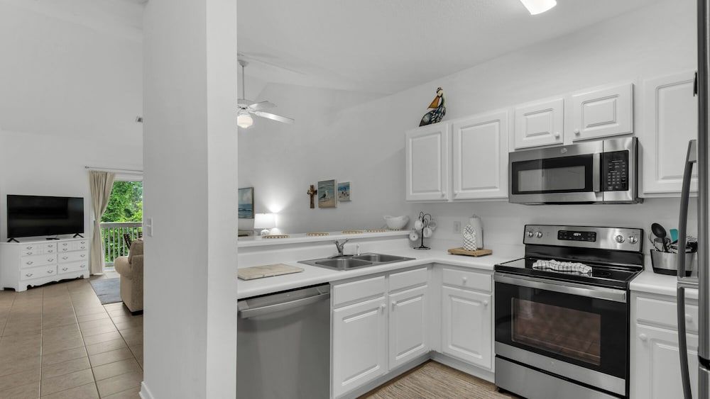 Seagrove 2BR Near Lake & Beach + Free Tickets: Bikes, Dolphin Cruise & More! Condo, Multiple Beds, Balcony, Garden View (Heron's Watch 6207) 11