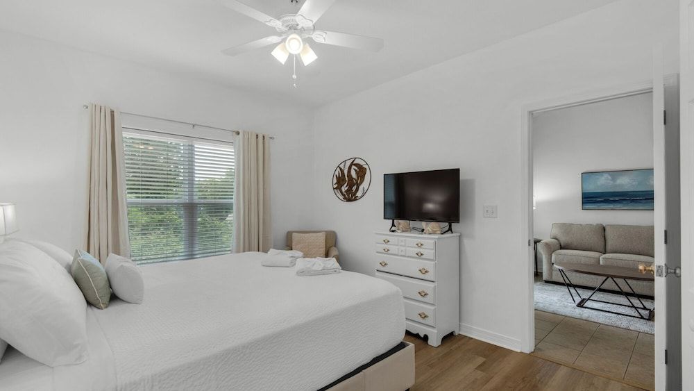 Seagrove 2BR Near Lake & Beach + Free Tickets: Bikes, Dolphin Cruise & More! Condo, Multiple Beds, Balcony, Garden View (Heron's Watch 6207) 4