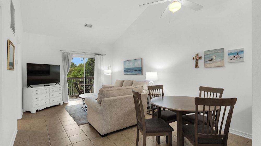 Seagrove 2BR Near Lake & Beach + Free Tickets: Bikes, Dolphin Cruise & More! Condo, Multiple Beds, Balcony, Garden View (Heron's Watch 6207) 15