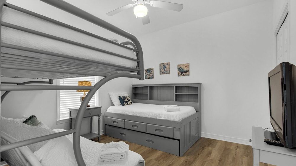 Seagrove 2BR Near Lake & Beach + Free Tickets: Bikes, Dolphin Cruise & More! Condo, Multiple Beds, Balcony, Garden View (Heron's Watch 6207) 5