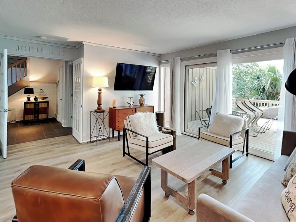 Condo (2 Bedrooms)