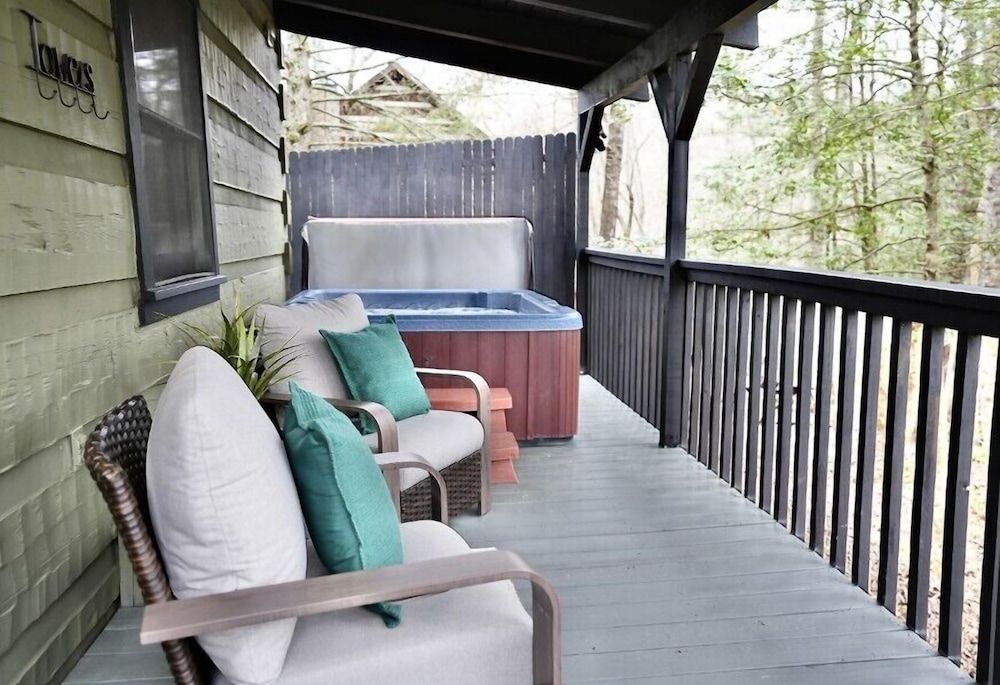 Rustic Rewind Cabin 8