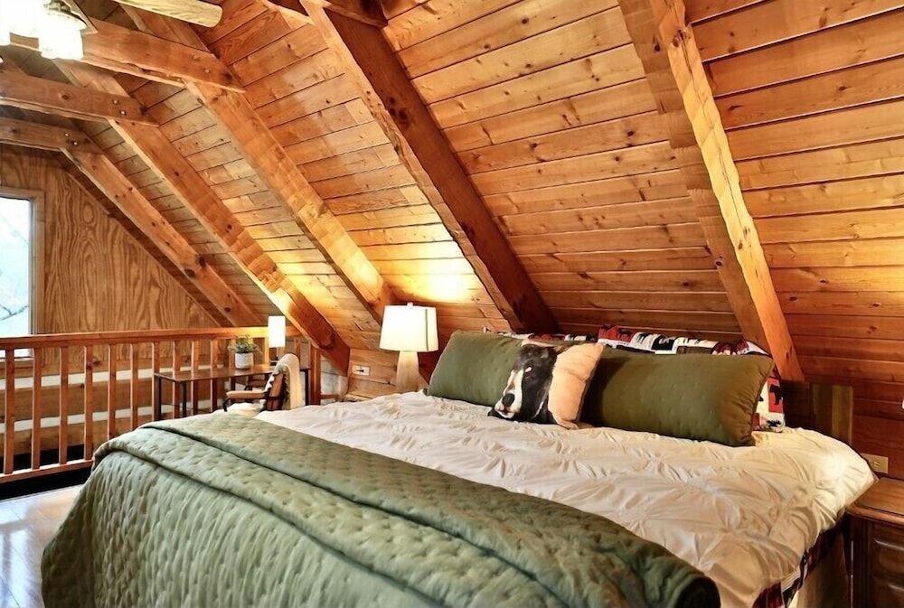 Rustic Rewind Cabin 3