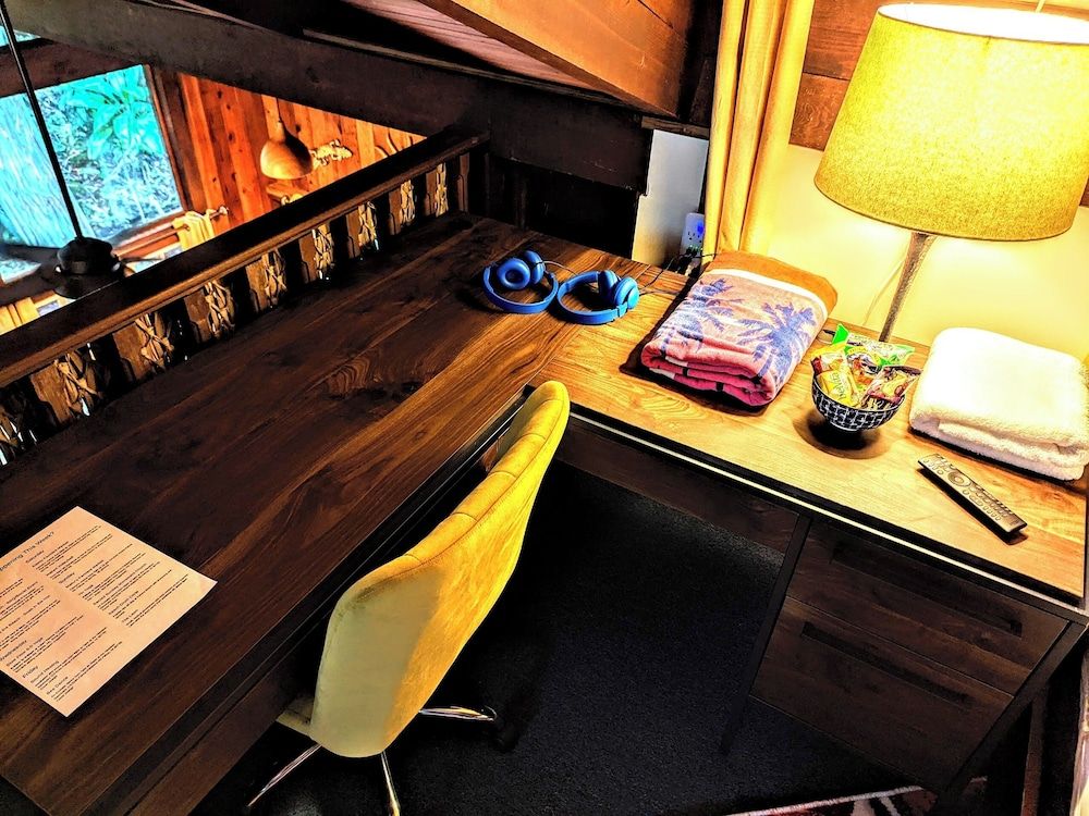 Kehena Mauka Nui LGBTQ Clothing Optional Shared Dormitory, Garden View 3