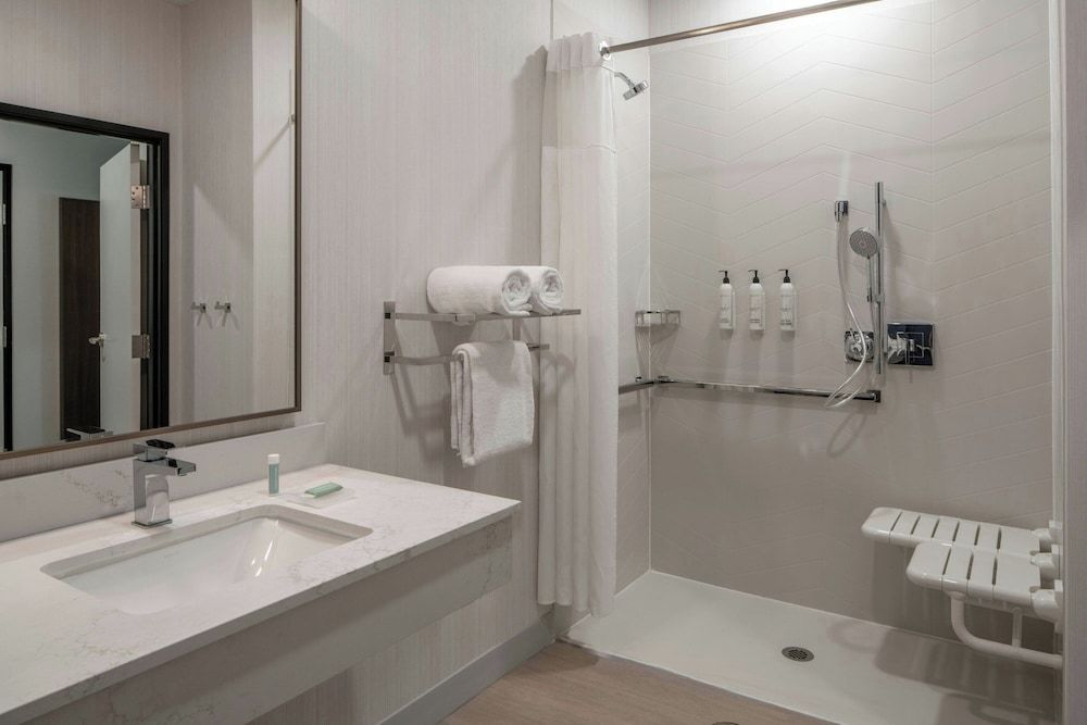 Fairfield By Marriott Inn & Suites Surprise Prasada Room, 1 King Bed, City View 5