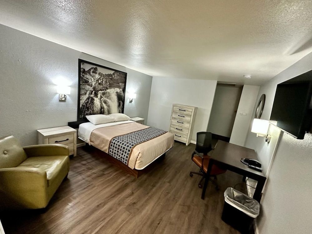 Standard Single Room, 1 Queen Bed, Non Smoking