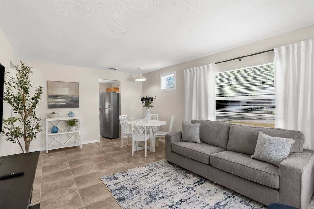 House, Multiple Beds, Kitchen, Garden View (13921 19th st #1 dad)
