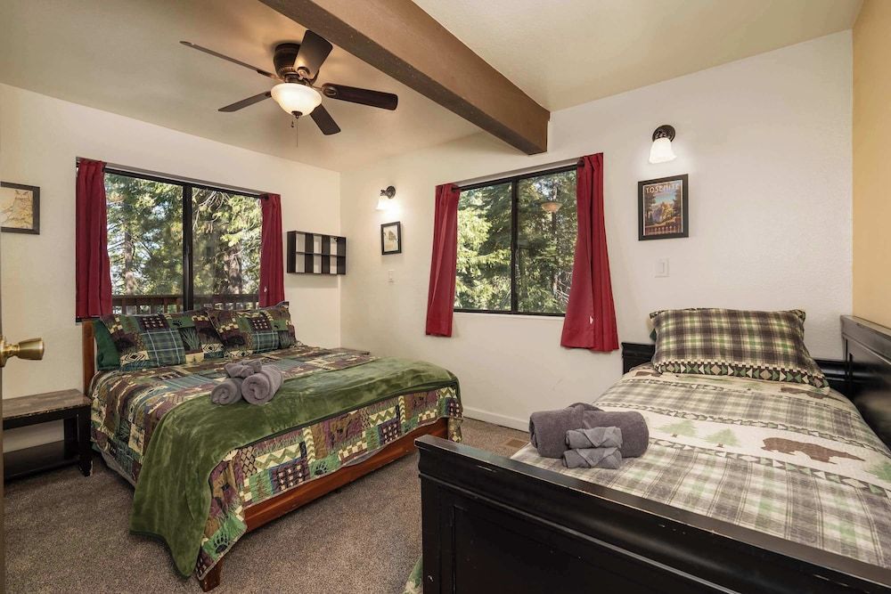 House, Multiple Beds, Patio, Mountain View (Yosemite Aviary and Quail)