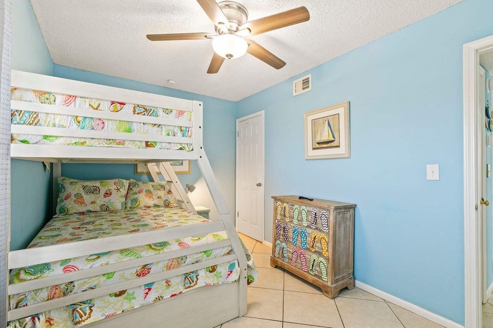 2BR Condo w Pool Beach Access and Walk to Hangout Apartment 11