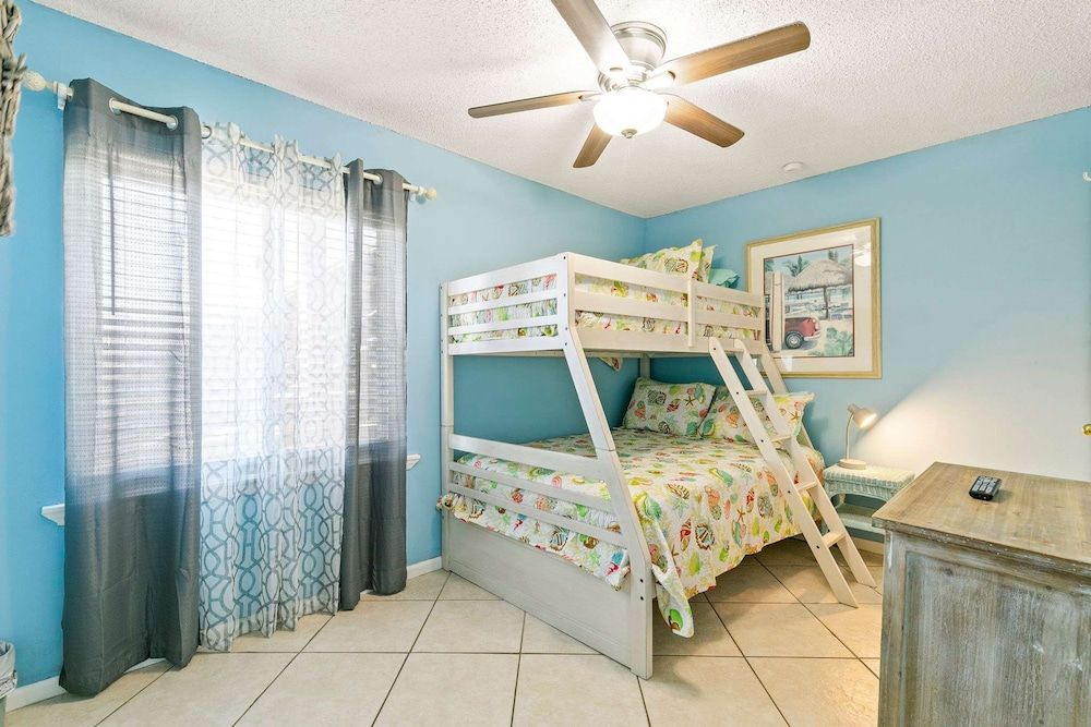 2BR Condo w Pool Beach Access and Walk to Hangout Apartment 12