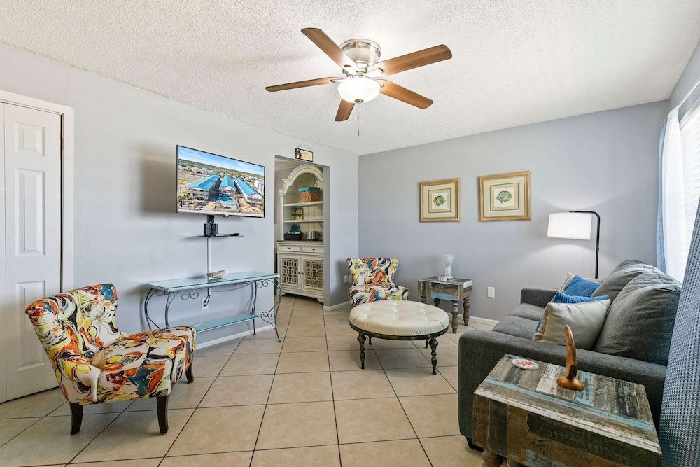 2BR Condo w Pool Beach Access and Walk to Hangout