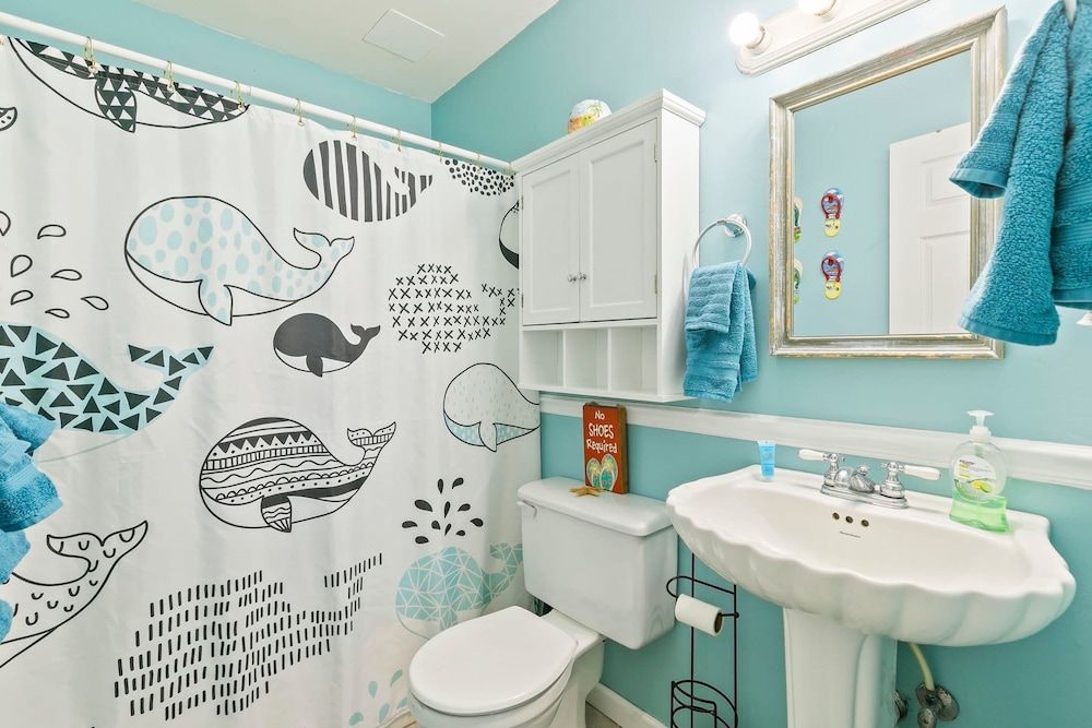 2BR Condo w Pool Beach Access and Walk to Hangout Apartment 10