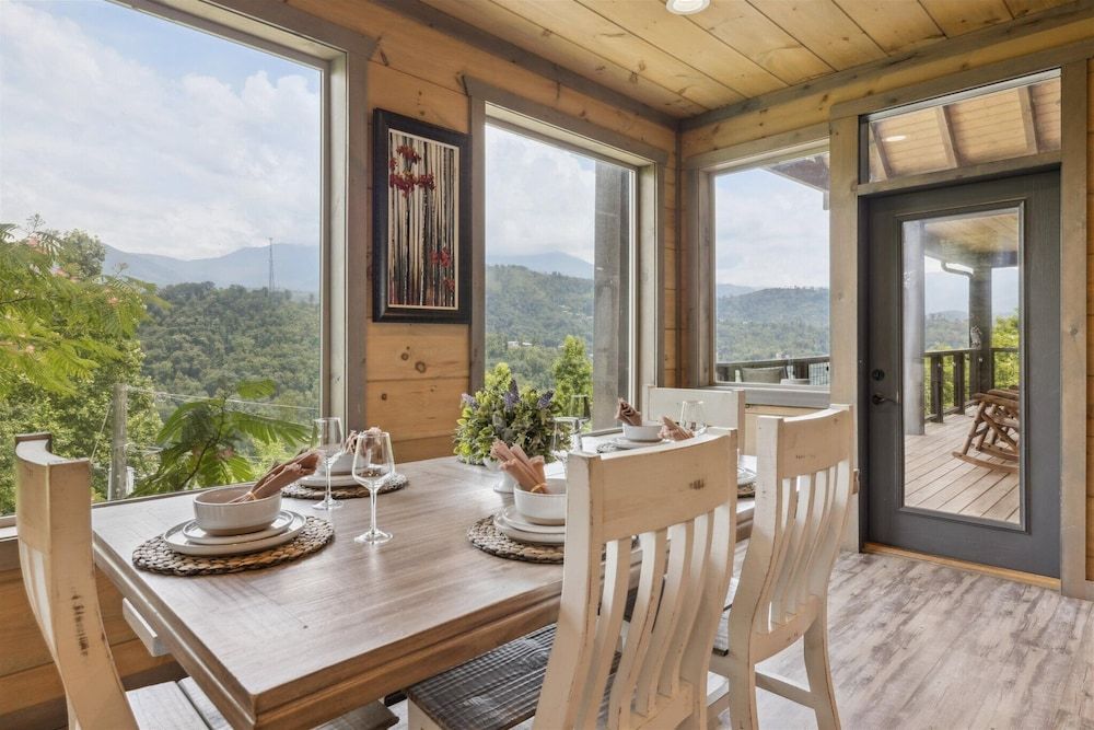 Gorgeous Cabin w Hot Tub Firepit Gameroom Apartment 21