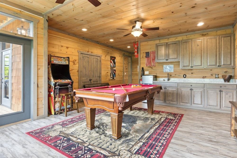 Gorgeous Cabin w Hot Tub Firepit Gameroom Apartment 35