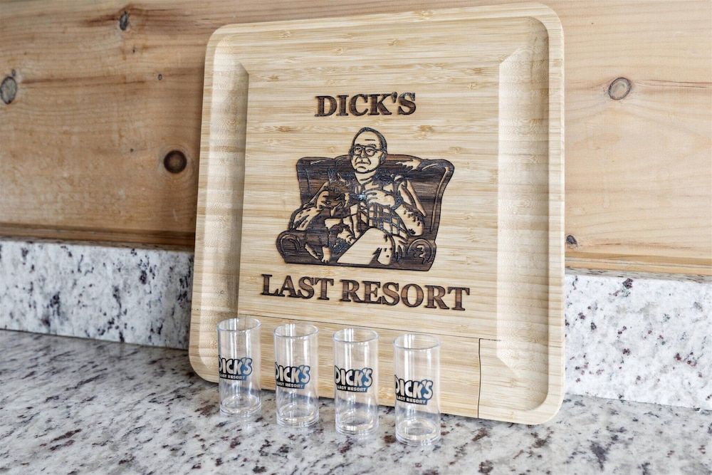 Gorgeous Cabin w Hot Tub Firepit Gameroom Apartment 16