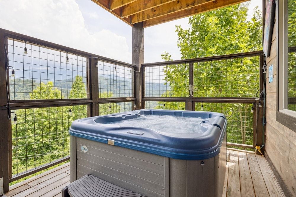 Gorgeous Cabin w Hot Tub Firepit Gameroom Apartment 46