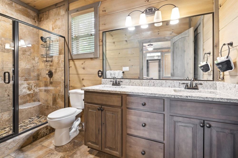 Gorgeous Cabin w Hot Tub Firepit Gameroom Apartment 28