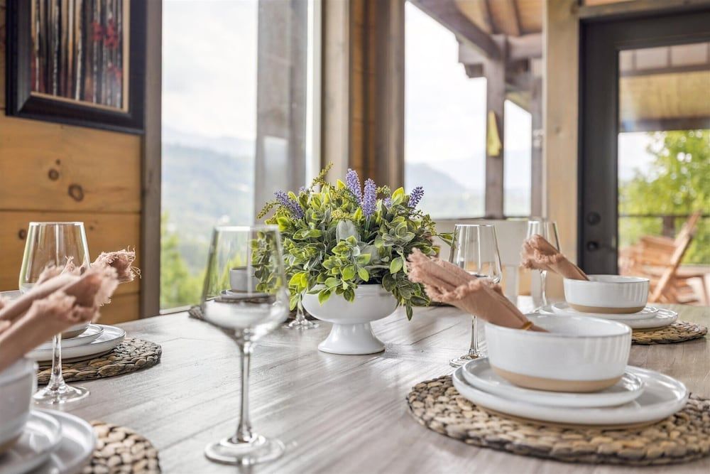 Gorgeous Cabin w Hot Tub Firepit Gameroom Apartment 18