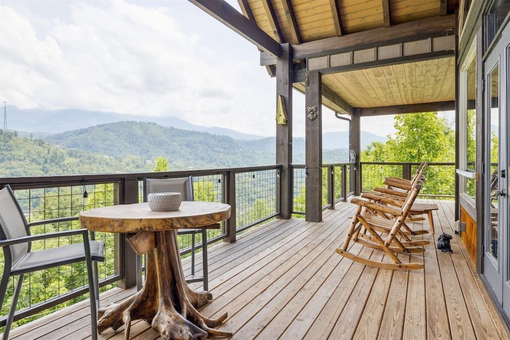 Gorgeous Cabin w Hot Tub Firepit Gameroom Apartment 6