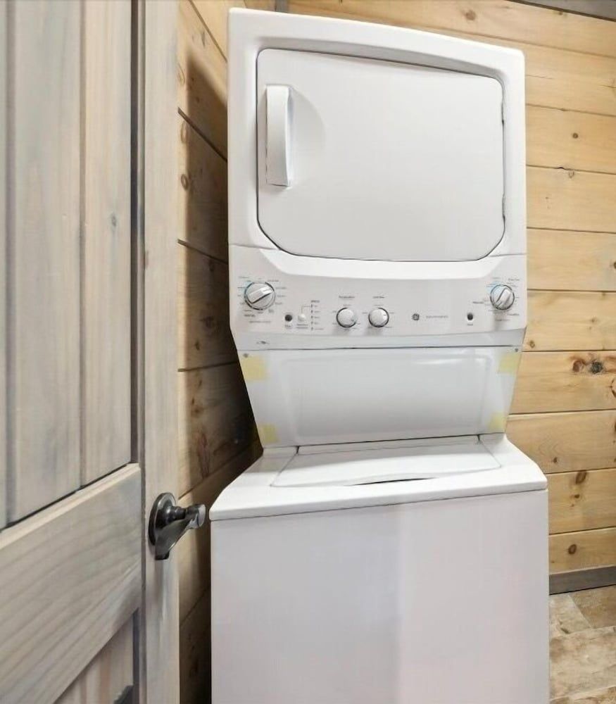 Gorgeous Cabin w Hot Tub Firepit Gameroom Apartment 24