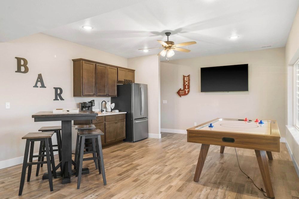 Condo, Multiple Beds, Hot Tub, Mountain View (On The Rocks)