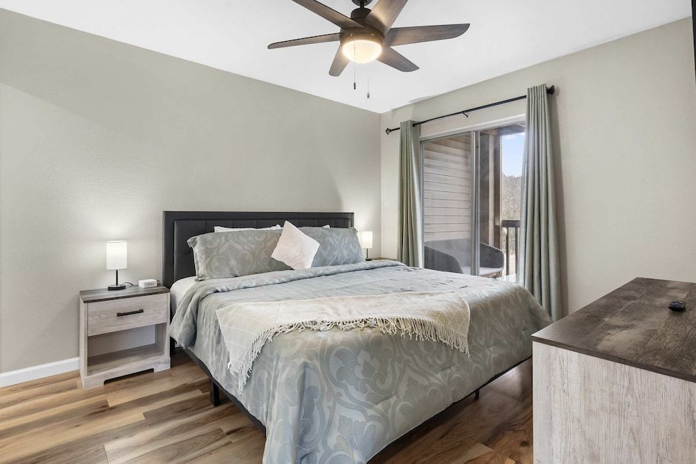 Condo, Multiple Beds, Balcony, Mountain View (Modern Comfort Retreat)