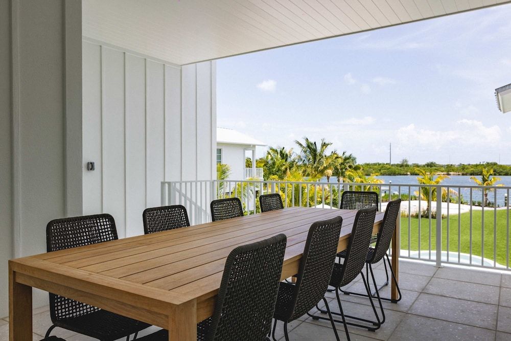 New Waterfront Home - Dreamside House House 44