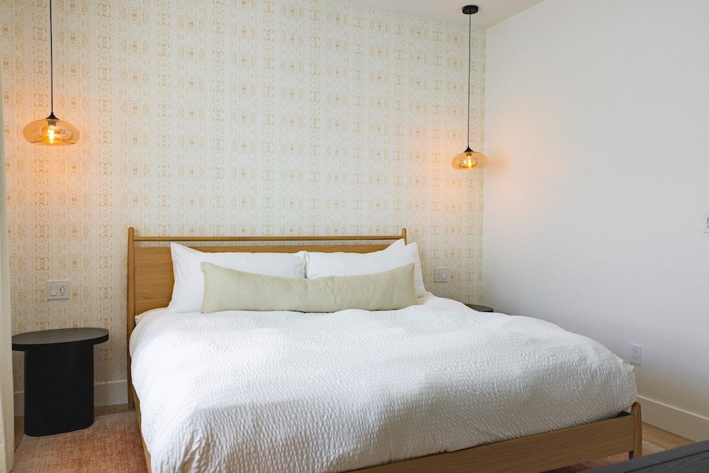 New Waterfront Home - Dreamside House House 36