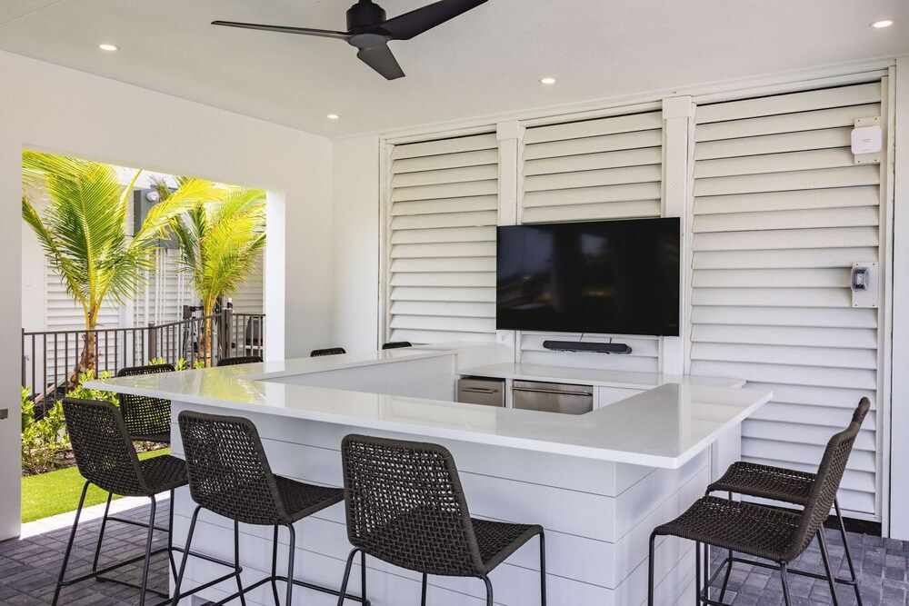 New Waterfront Home - Dreamside House House 49