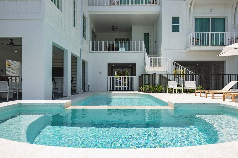 New Waterfront Home - Dreamside House House 47